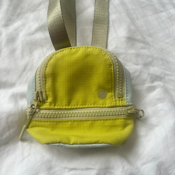 Lululemon City Adventurer Nano Crossbody Bag Yellow Serpentine/Ocean Air… - Picture 6 of 7